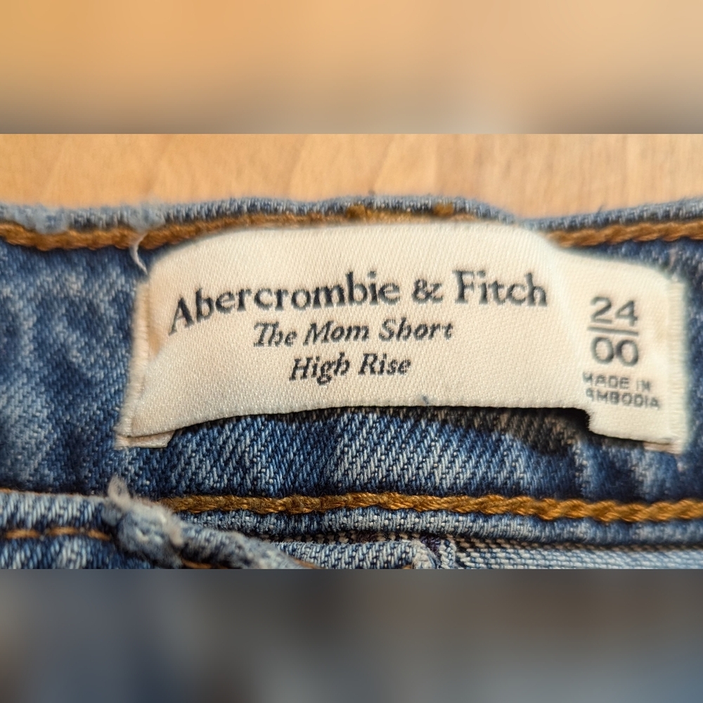 ✨HP✨ A&F "The Mom" High Rise Denim Distressed Short size 24/00 - Picture 1 of 6